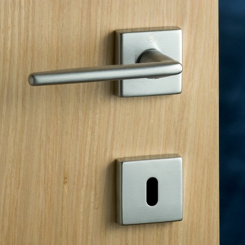 maniglie-per-porte-in-legno